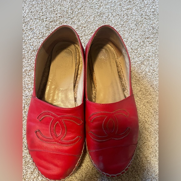 CHANEL Interlocking CC Logo Leather Espadrilles
SZ 40 Run small fits 39 $895 - Picture 1 of 7